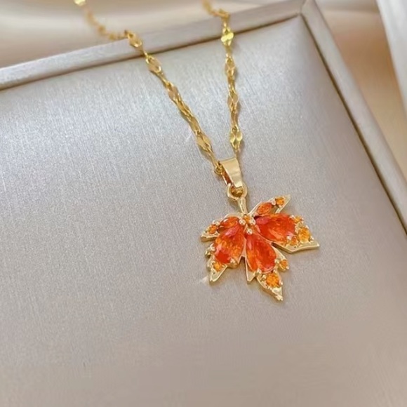 NWT Red Maple Leaf Pendant Inlaid Zircon 18K Gold Plated Copper Necklace - Picture 4 of 7